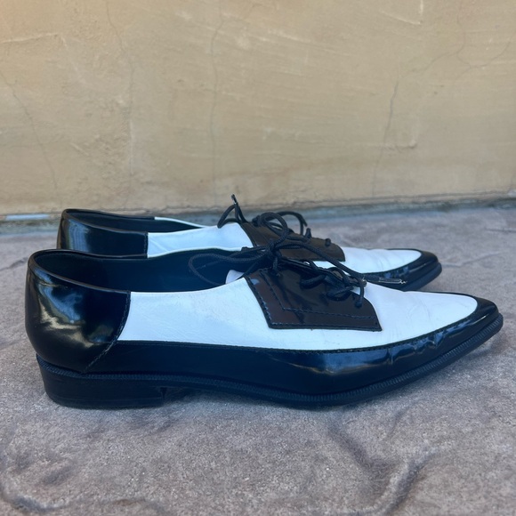 Stuart Weitzman Leman Bi-Colored Oxfords - Picture 6 of 12